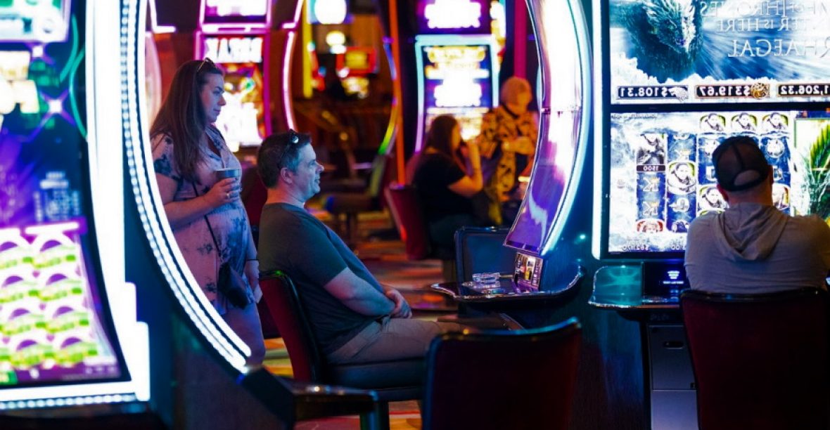 Step Up Your Slot Machine Game with These Tips & Tricks